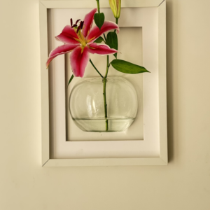 Floating Blooms – 4-Inch Wall-Hanging Glass Vase